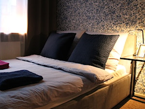 Mieszkanie w nowoczesnym stylu Warszawa Ochota - Mała niebieska sypialnia, styl nowoczesny - zdjęcie od You. Projekty wnętrz
