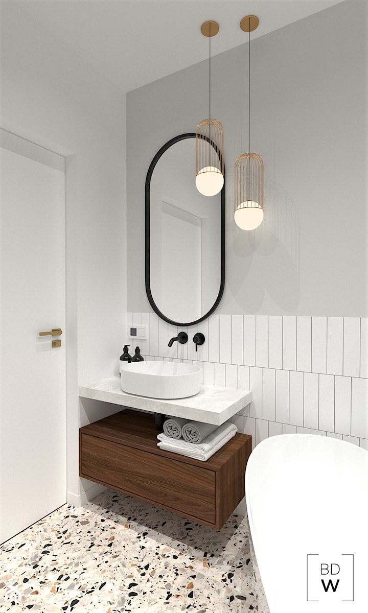 MIESZKANIE W KAMIENICY - Mała bez okna z lustrem z marmurową podłogą łazienka, styl nowoczesny - zdjęcie od BDWstudio