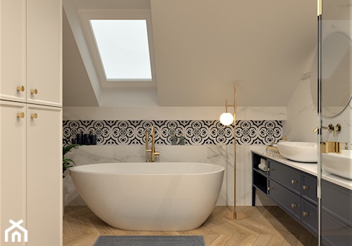 DOM W STYLU HAMPTONS - Średnia z dwoma umywalkami łazienka z oknem, styl glamour - zdjęcie od BDWstudio