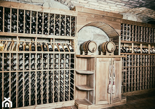 Niesamowita piwniczka winna w folwarku Stara Winiarnia w Mszanie Dolnej. - Jadalnia - zdjęcie od wineroom