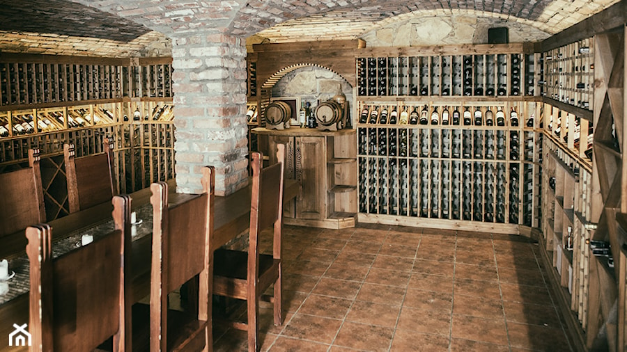 Niesamowita piwniczka winna w folwarku Stara Winiarnia w Mszanie Dolnej. - Duża jadalnia jako osobne pomieszczenie - zdjęcie od wineroom