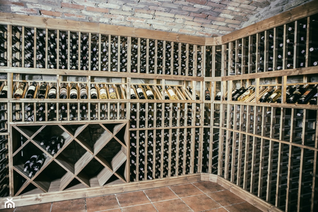 Niesamowita piwniczka winna w folwarku Stara Winiarnia w Mszanie Dolnej. - Wnętrza publiczne - zdjęcie od wineroom - Homebook