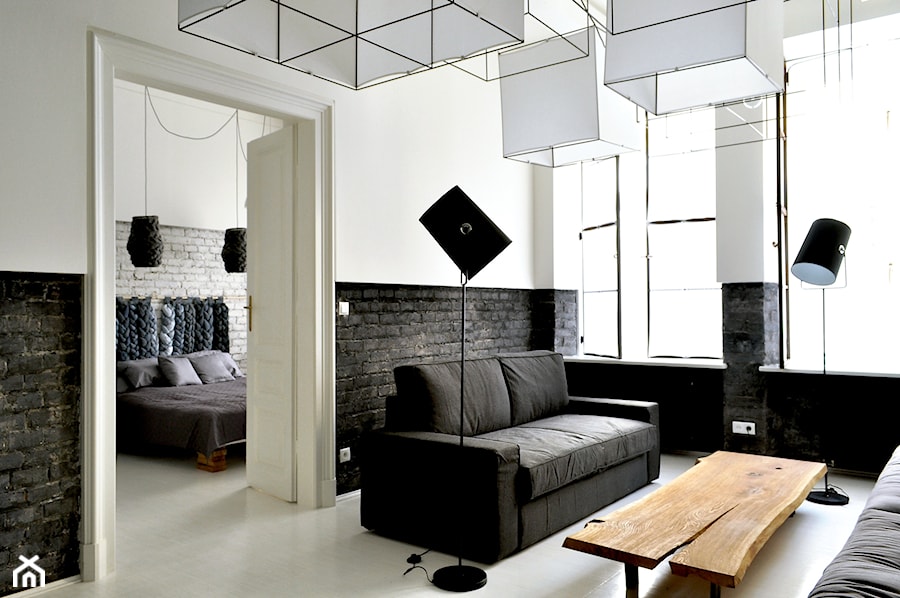 industrialna kamienica - Średni biały czarny salon, styl industrialny - zdjęcie od projekt i...