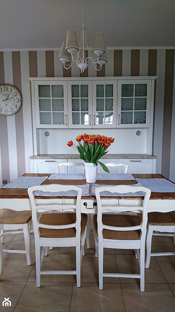 Metamorfoza salonu i kuchni w Stargardzie - Mała otwarta z kamiennym blatem biała kuchnia jednorzędowa, styl prowansalski - zdjęcie od OpenARCH