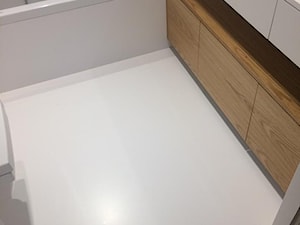Posadzka poliuretanowa w łazience - Łazienka, styl minimalistyczny - zdjęcie od DAMKO Dekoracyjne posadzki z żywicy i betonu