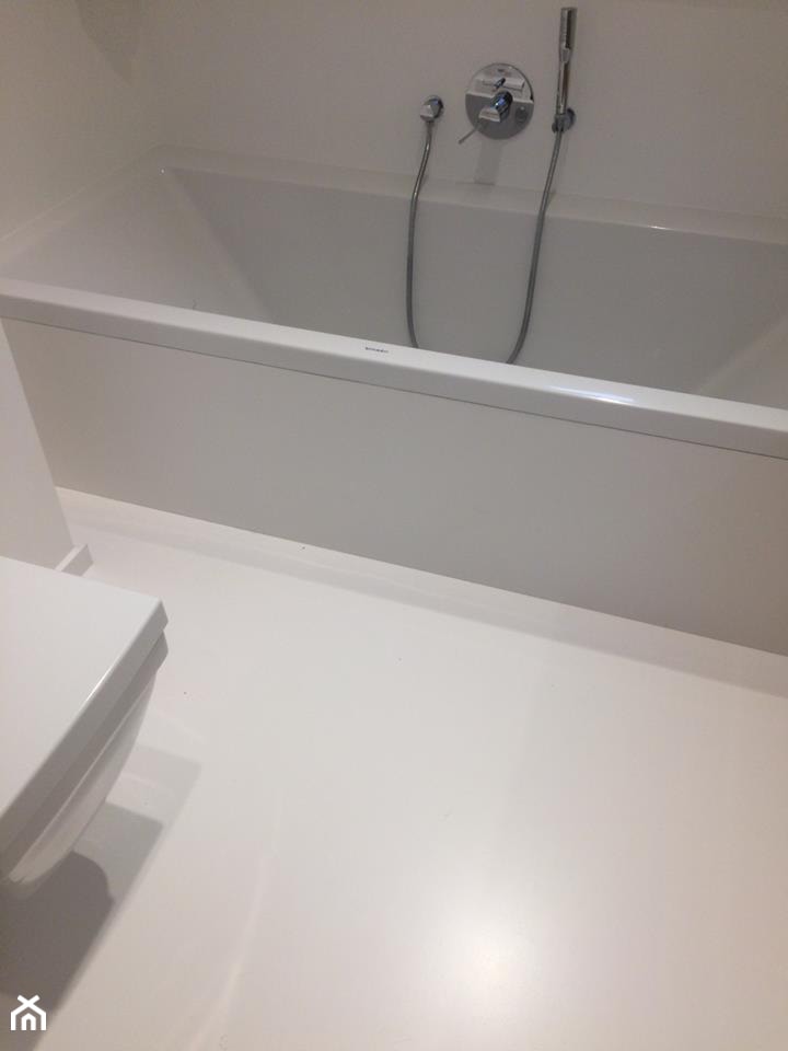 Posadzka poliuretanowa w łazience - Łazienka, styl minimalistyczny - zdjęcie od DAMKO Dekoracyjne posadzki z żywicy i betonu