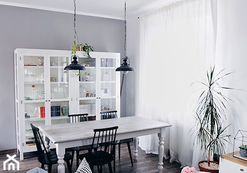 Średnia szara jadalnia w salonie, styl skandynawski - zdjęcie od Anna Krynicka 4