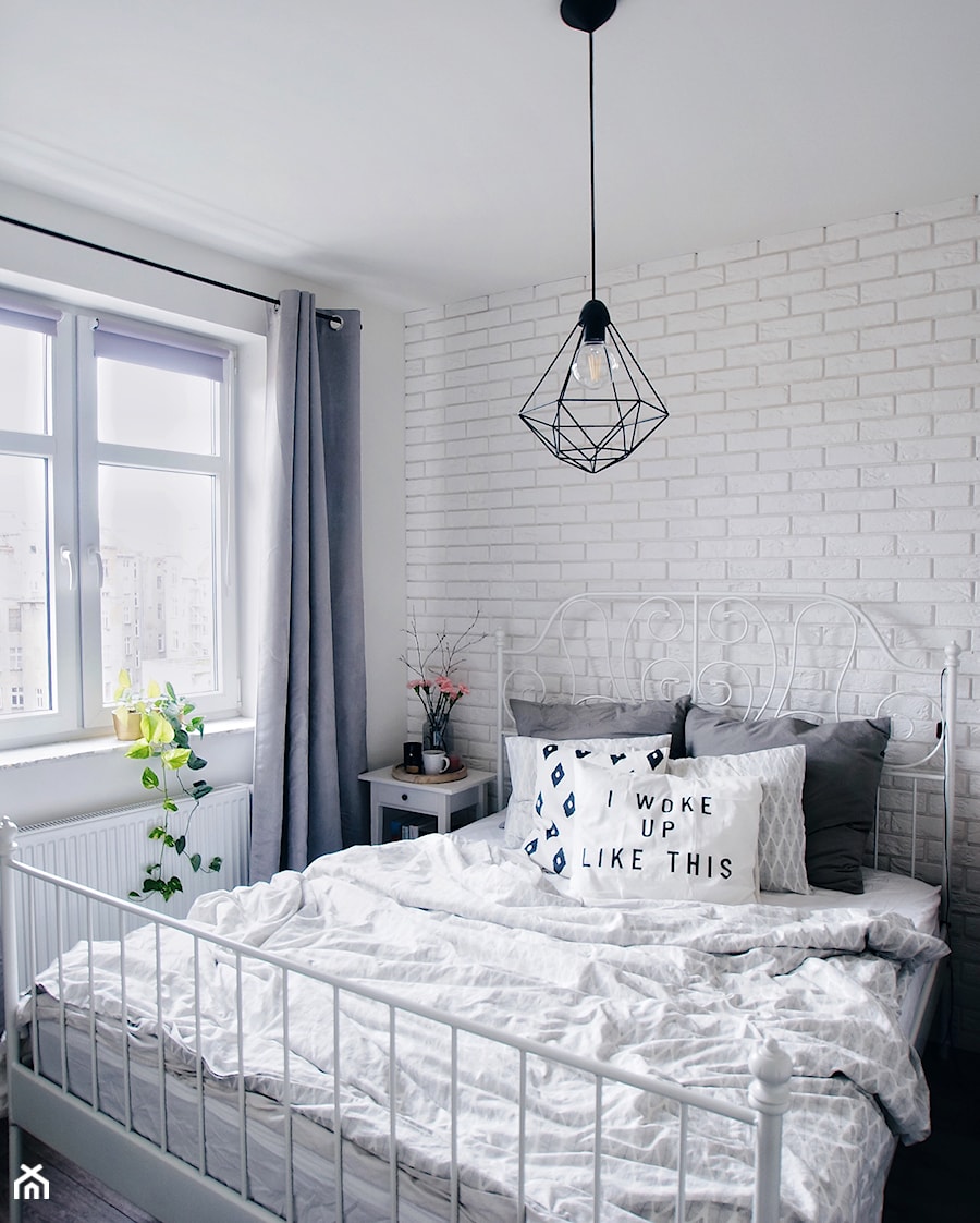 Mała biała sypialnia, styl skandynawski - zdjęcie od Anna Krynicka 4