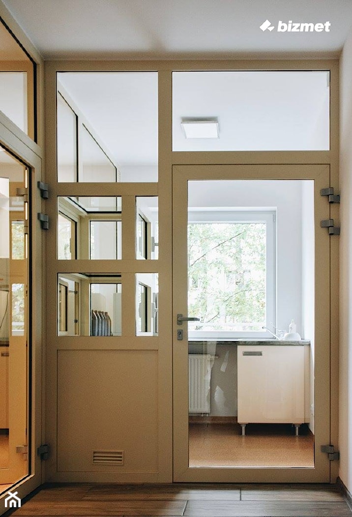 zabudowa aluminiowa w aptece - zdjęcie od bizmet - okna, drzwi, kominki, bramy - Homebook