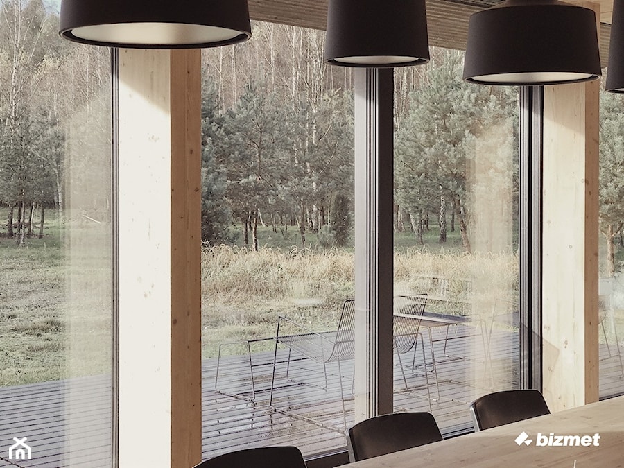 stolarka aluminiowa - Mała jadalnia jako osobne pomieszczenie, styl skandynawski - zdjęcie od bizmet - okna, drzwi, kominki, bramy