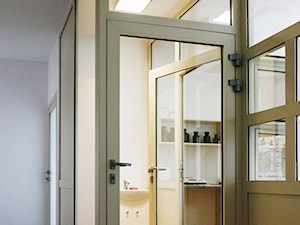 zabudowa aluminiowa w aptece - zdjęcie od bizmet - okna, drzwi, kominki, bramy