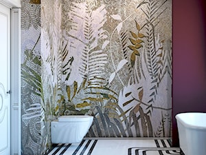 Bordowa łazienka z mozaiką na ścianie - zdjęcie od Auroom Concept