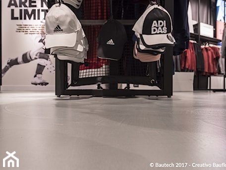 Aranżacje wnętrz - Wnętrza publiczne: Salon marki ADIDAS - Bautech. Przeglądaj, dodawaj i zapisuj najlepsze zdjęcia, pomysły i inspiracje designerskie. W bazie mamy już prawie milion fotografii!