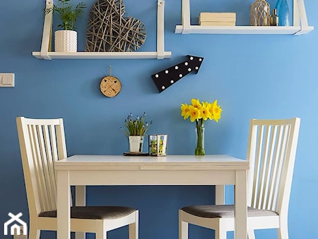 Aranżacje wnętrz - Jadalnia: Salon - serce domu - Mała niebieska jadalnia w salonie w kuchni jako osobne pomieszczenie - angie.house. Przeglądaj, dodawaj i zapisuj najlepsze zdjęcia, pomysły i inspiracje designerskie. W bazie mamy już prawie milion fotografii!