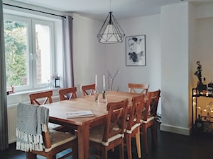 Średnia biała jadalnia jako osobne pomieszczenie - zdjęcie od kamilabondos