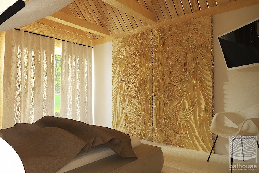 Sypialnia w domu z bali z rzeźbionymi przesównymi drzwiami do garderoby - zdjęcie od balhouse - projektowanie wnętrz