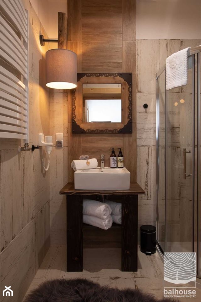 Hotel butikowy-Niedźwiedzia Residence- łazienka przy pokoju klasycznym - zdjęcie od balhouse - projektowanie wnętrz - Homebook