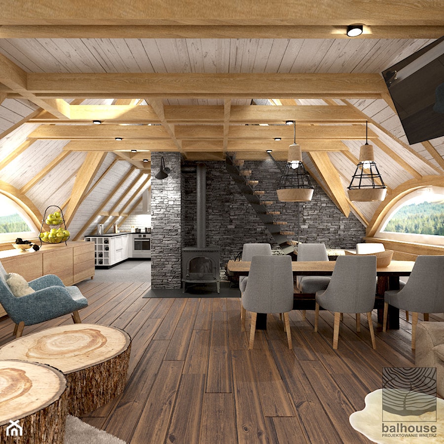 salon z jadalnią na poddaszu drewnianego domku weekendowego - zdjęcie od balhouse - projektowanie wnętrz