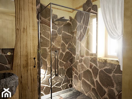 Aranżacje wnętrz - Łazienka: Dom z bali w Jordanowie - Mała na poddaszu łazienka z oknem, styl tradycyjny - balhouse - projektowanie wnętrz. Przeglądaj, dodawaj i zapisuj najlepsze zdjęcia, pomysły i inspiracje designerskie. W bazie mamy już prawie milion fotografii!