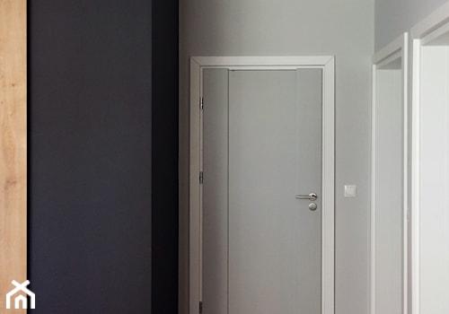 Apartament dla dwojga 81m2 - Średni czarny szary hol / przedpokój, styl glamour - zdjęcie od Hokum Architekci