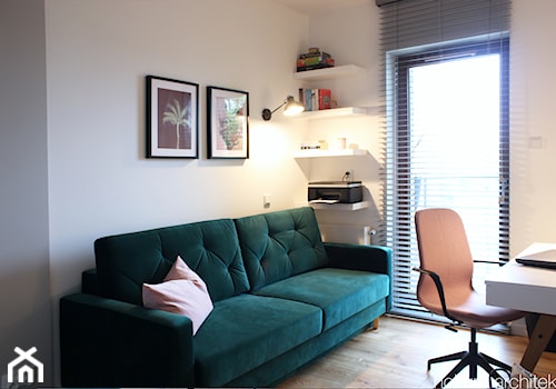 Apartament nad wodą, 90m2 - Małe z sofą białe biuro, styl nowoczesny - zdjęcie od Hokum Architekci