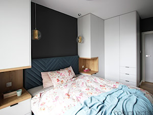Apartament ze złotymi akcentami, 48m2 - Sypialnia, styl nowoczesny - zdjęcie od Hokum Architekci