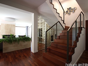 Dom w Izabelinie, 400m2 - Schody, styl nowoczesny - zdjęcie od Hokum Architekci