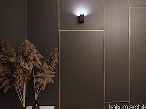 Apartament ze złotymi akcentami, 48m2 - Salon, styl nowoczesny - zdjęcie od Hokum Architekci