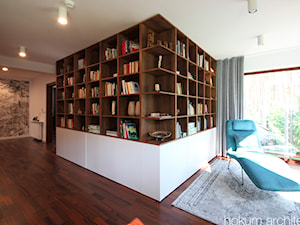 Biblioteka w otwartej przestrzeni - zdjęcie od Hokum Architekci