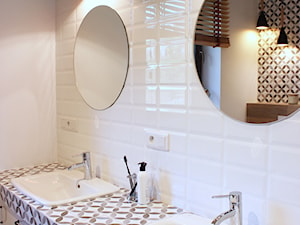 Dom w Zgierzu 150m2 - Bez okna z dwoma umywalkami łazienka, styl tradycyjny - zdjęcie od Hokum Architekci