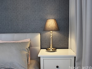 Przytulne mieszkanie, 73m2 - Mała szara sypialnia, styl skandynawski - zdjęcie od Hokum Architekci