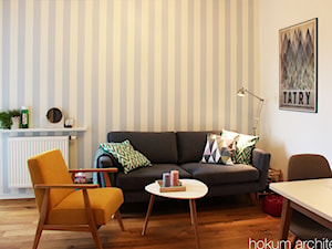 Mieszkanie w odcieniach błękitu 43m2 - Mały biały salon, styl skandynawski - zdjęcie od Hokum Architekci