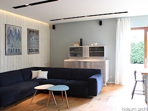 Cały dom (bryła+wnętrze) 190m2 - Średni biały szary salon z jadalnią, styl skandynawski - zdjęcie od Hokum Architekci