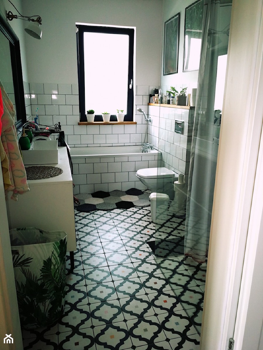 Konkurs O!Twórz Mieszkanie - Mała z lustrem łazienka z oknem, styl nowoczesny - zdjęcie od PORTA DRZWI