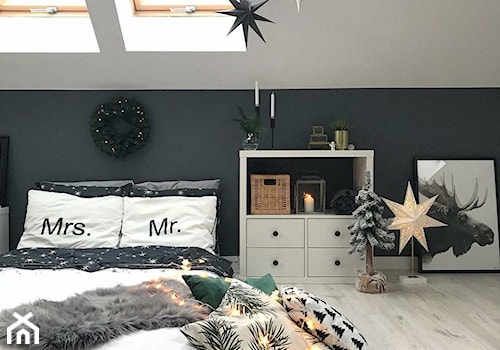Inspiracje - Średnia biała czarna sypialnia na poddaszu, styl skandynawski - zdjęcie od PORTA DRZWI