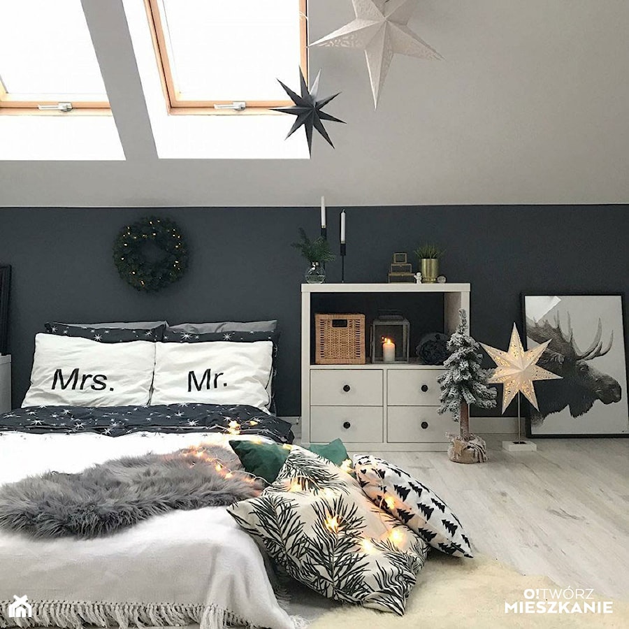 Inspiracje - Średnia biała czarna sypialnia na poddaszu, styl skandynawski - zdjęcie od PORTA DRZWI