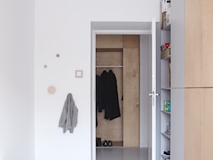 Konkurs O!Twórz Mieszkanie - Mały biały pokój dziecka dla dziecka dla chłopca dla dziewczynki, styl minimalistyczny - zdjęcie od PORTA DRZWI