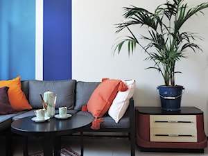 Konkurs O!Twórz Mieszkanie - Mały biały niebieski salon, styl nowoczesny - zdjęcie od PORTA DRZWI