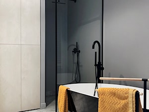 Konkurs O!Twórz Mieszkanie - Średnia bez okna z marmurową podłogą łazienka, styl minimalistyczny - zdjęcie od PORTA DRZWI