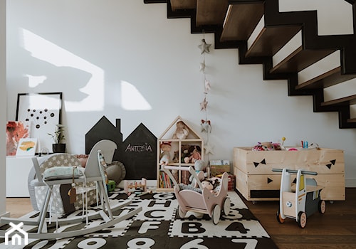 Konkurs O!Twórz Mieszkanie - Średni biały pokój dziecka dla dziecka dla dziewczynki, styl skandynawski - zdjęcie od PORTA DRZWI