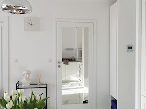 Konkurs O!Twórz Mieszkanie - Średni biały hol / przedpokój - zdjęcie od PORTA DRZWI
