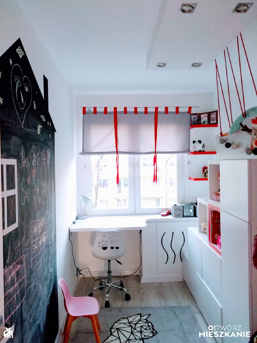 Inspiracje - Mały biały czarny pokój dziecka dla dziecka dla dziewczynki, styl nowoczesny - zdjęcie od PORTA DRZWI