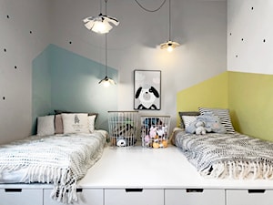 Konkurs O!Twórz Mieszkanie - Średni biały szary niebieski żółty pokój dziecka dla dziecka dla chłopca dla dziewczynki dla rodzeństwa, styl skandynawski - zdjęcie od PORTA DRZWI
