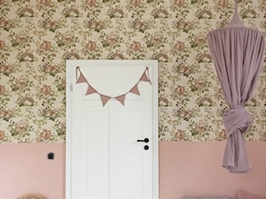 Konkurs O!Twórz Mieszkanie - Mały beżowy różowy pokój dziecka dla dziecka dla dziewczynki, styl nowoczesny - zdjęcie od PORTA DRZWI