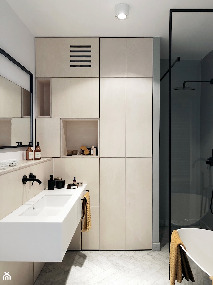Konkurs O!Twórz Mieszkanie - Mała bez okna z lustrem z punktowym oświetleniem łazienka, styl minimalistyczny - zdjęcie od PORTA DRZWI