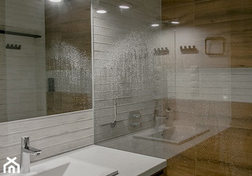 Drewno pod prysznicem - zdjęcie od Dada design