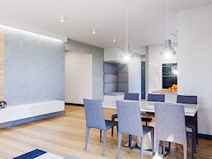 Dom Nowoczesny - Średnia biała szara jadalnia w salonie, styl nowoczesny - zdjęcie od Pixels