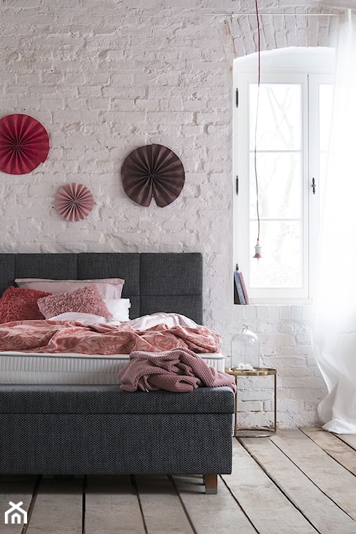 sypialnia pudrowy róż, sypialnia w stylu vintage, materac lateksowy do sypialni