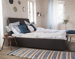 Zorba - Średnia sypialnia z balkonem / tarasem, styl minimalistyczny - zdjęcie od Materace Hilding - Homebook