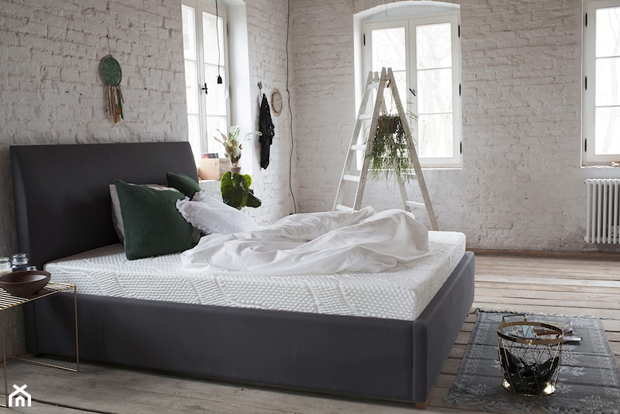 Mambo - Średnia biała sypialnia, styl minimalistyczny - zdjęcie od Materace Hilding